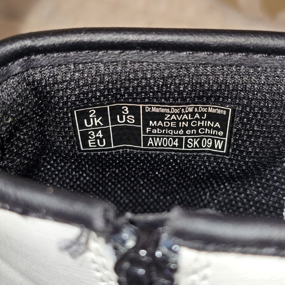 Doc Marten Youth 1460 Patent Leather Lace Up Boots size 3 - Picture 7 of 9